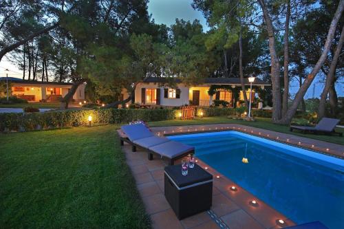 50 hotéis com piscina em LAlt Penedès, Espanha. Booking.com